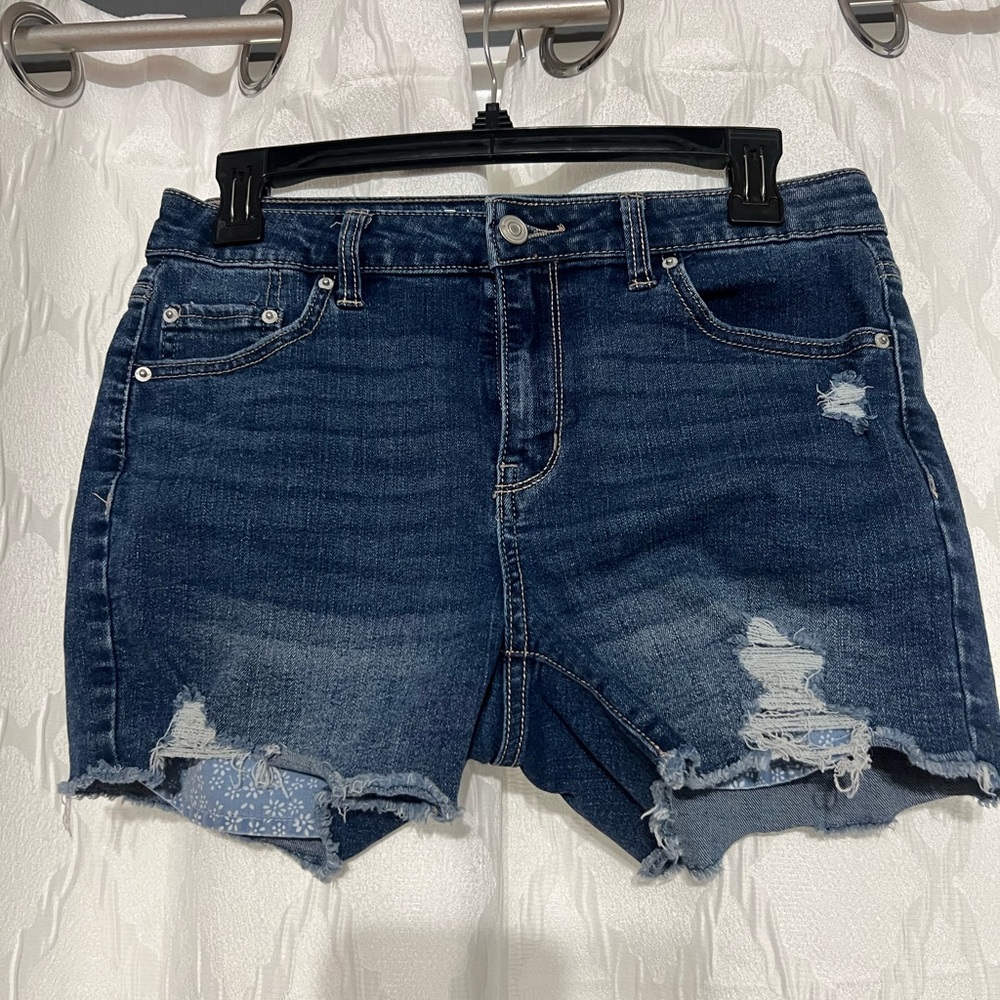 No Boundaries Distressed Blue Jeans